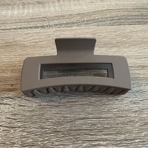 Brown Hair Claw Clip